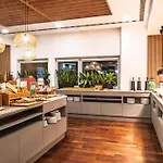 Hampton By Hilton Hotel 3*
