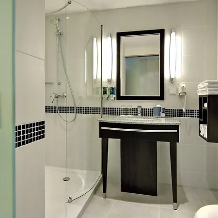 Hampton By Hilton 3*