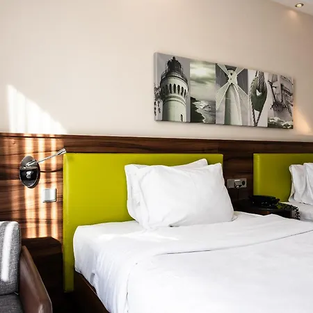 Hampton By Hilton Hotel