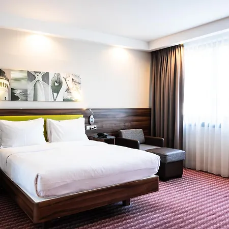 호텔 Hampton By Hilton 3*