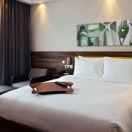 Hotel Hampton By Hilton 3*