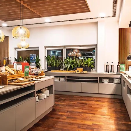 Hampton By Hilton Hotell 3*