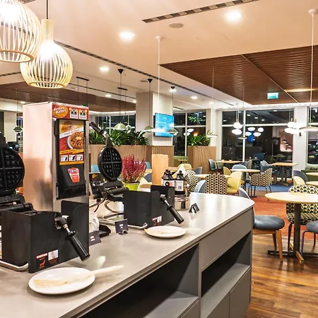 Hampton By Hilton Hotell 3*