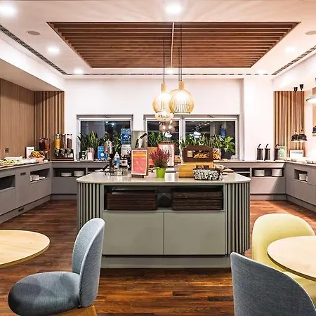 Hampton By Hilton Hotell