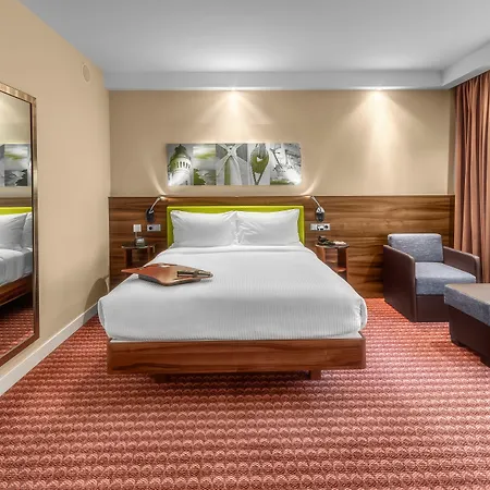 希尔顿汉普顿斯奇诺维斯切酒店 酒店 斯维诺乌伊希切