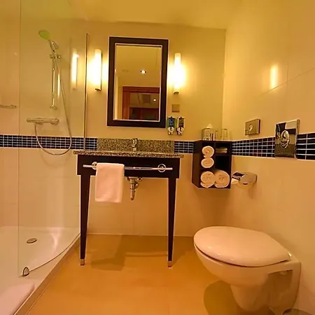 Otel Hampton By Hilton 3*
