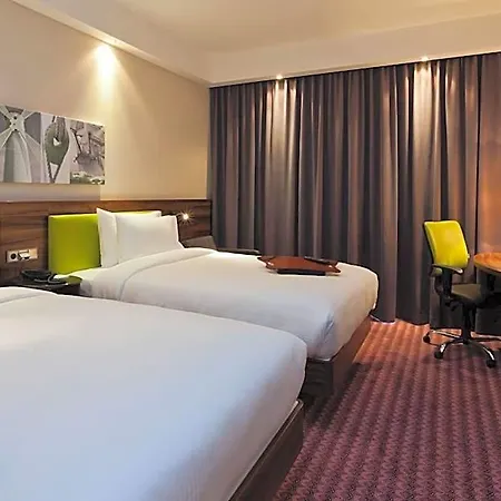 Hampton By Hilton Otel 3*
