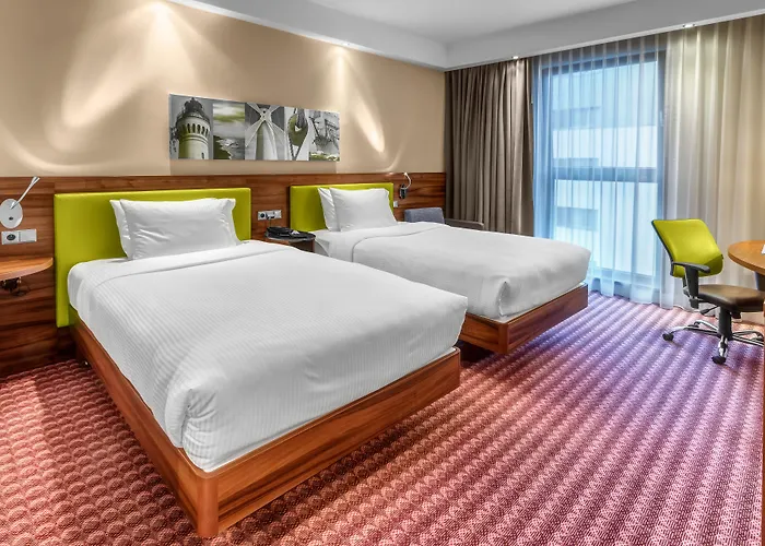 Отель Hampton By Hilton 3*