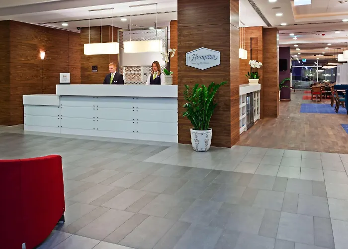 Отель Hampton By Hilton 3*